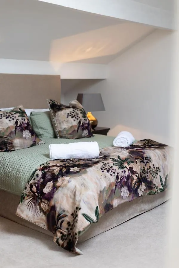 The Amazing Attik Apartment سكيبتون