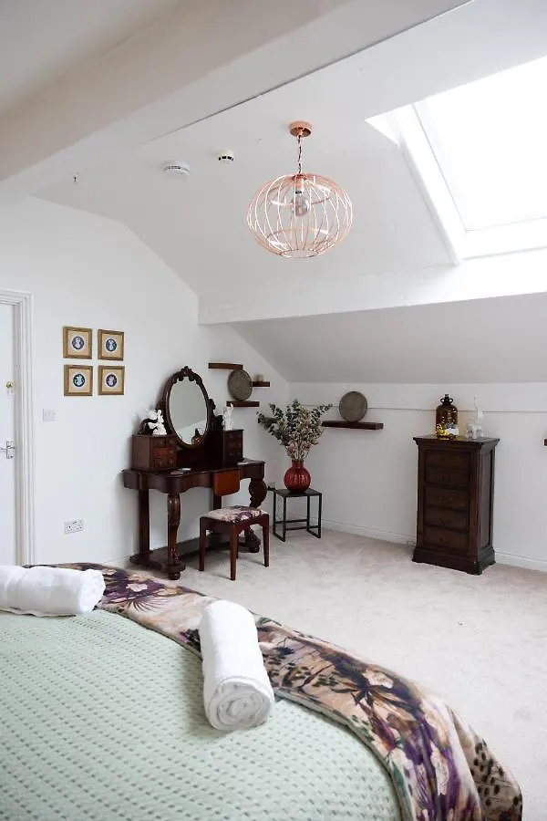 The Amazing Attik Apartment سكيبتون