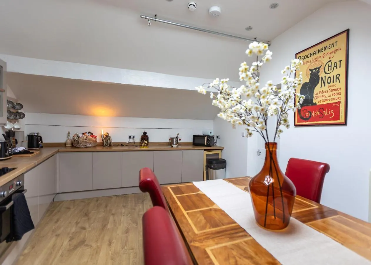 The Amazing Attik Apartment سكيبتون 0*,  المملكة المتحدة