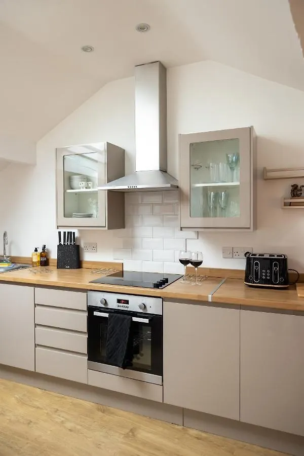 The Amazing Attik Apartment سكيبتون