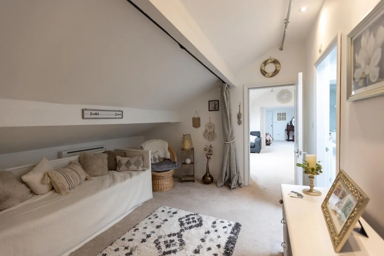 The Amazing Attik Apartment سكيبتون