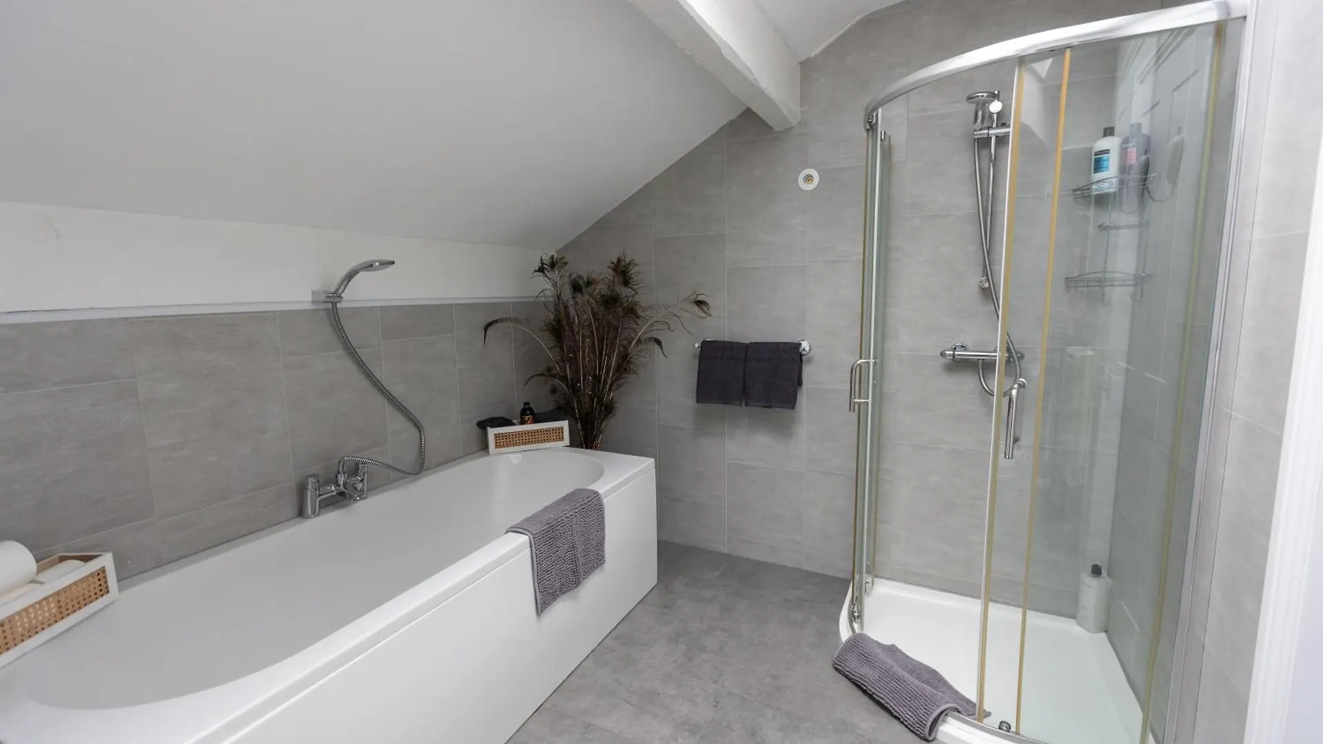 The Amazing Attik Apartment سكيبتون